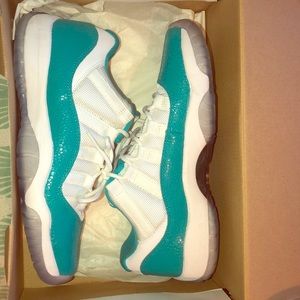 Air Jordan 11 Retro Low